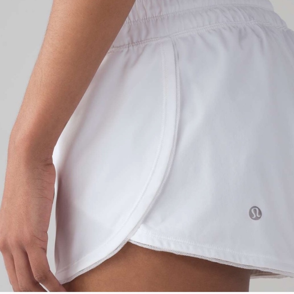 White lululemon shorts🍋